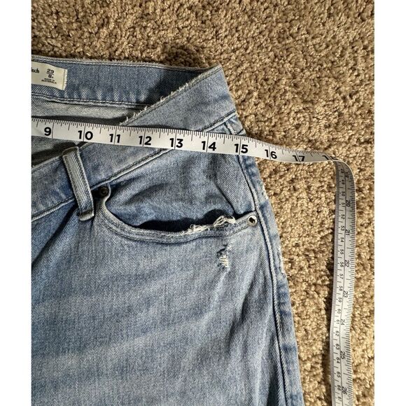 Abercrombie and Fitch The Dad High Rise Curve Love Light Wash Jeans Size 26/2S - Picture 5 of 8
